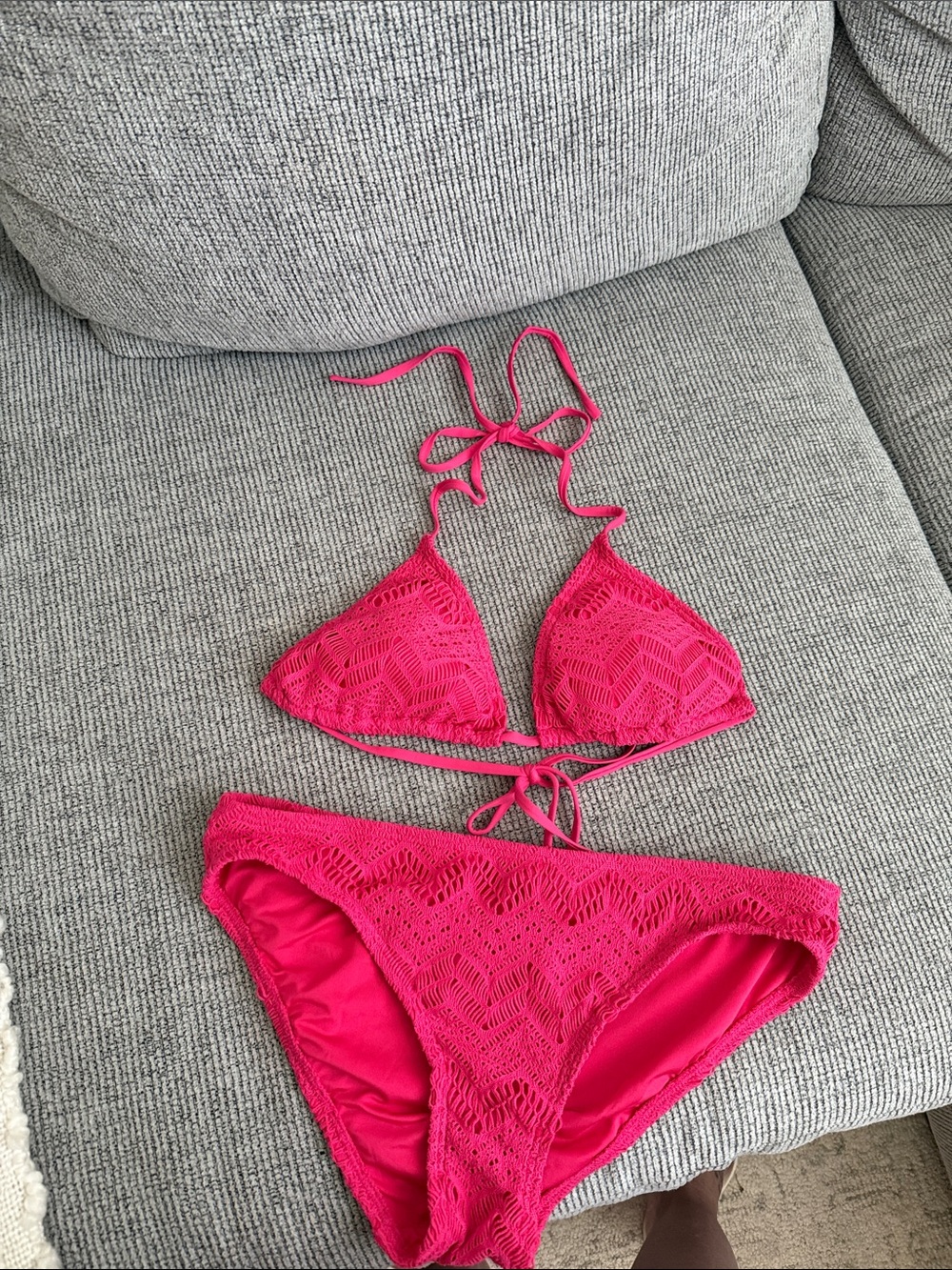 Vince Camuto Hot Pink Crochet Triangle Bikini Set - Picture 1 of 4
